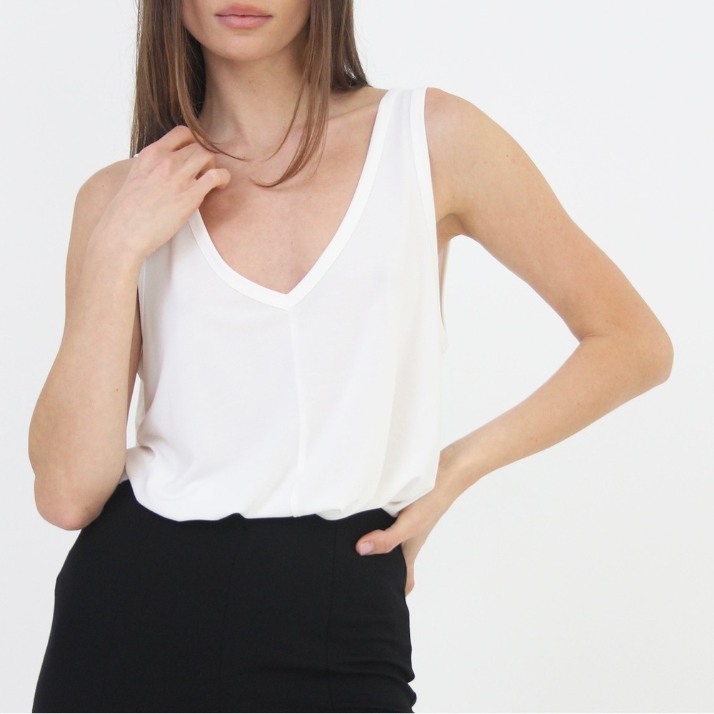 SALT + CO. - Knit No. 03, V-Neck Oversized Tank in Ivory (NWT) - Picture 3 of 6